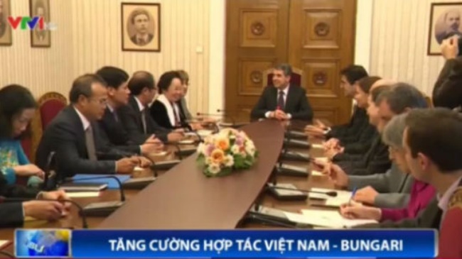 ທ່ານນາງຮອງປະທານປະເທດ ຫງວຽນທິຢວານ ພົບປະເຈລະຈາກັບປະທານາທິບໍດີບູນກາຣີ